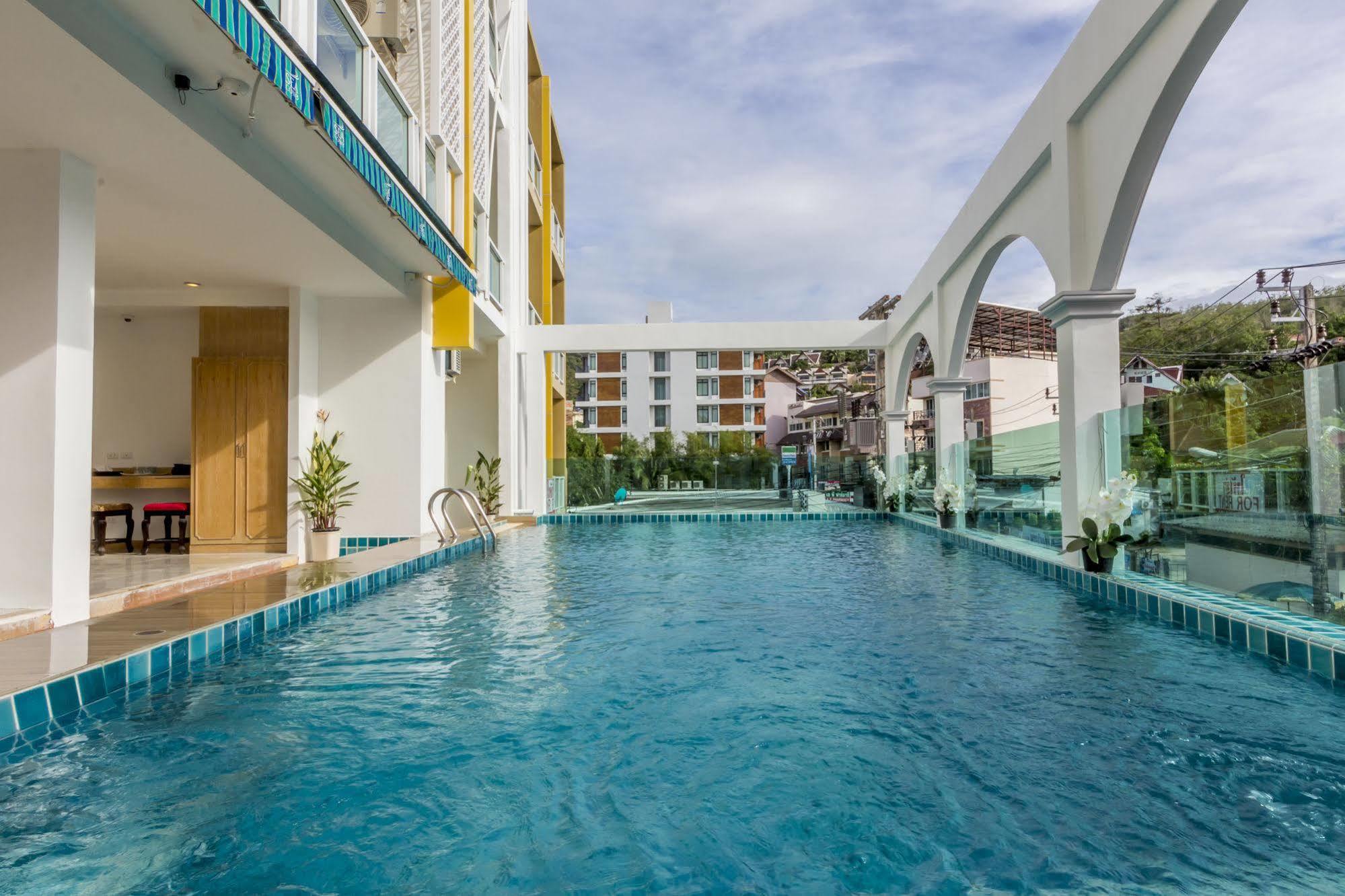 Triple Three Patong Hotel Exterior foto